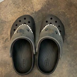 Boys shark crocs
